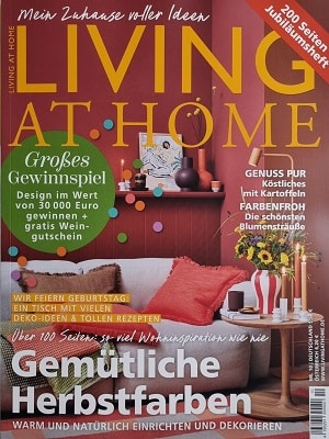 Foto der Zeitschrift mit dem Titel "Living at Home"